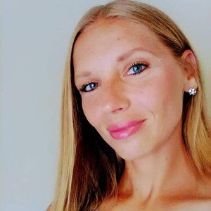 Meet your Posher, Carrie